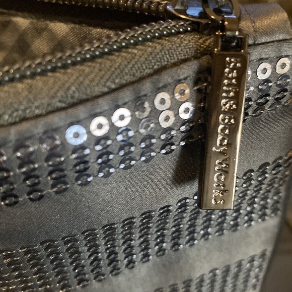 🩶Bath and Body Works🩶Gray Satin Tote w/Detachable Sequined Wristlet/NWOT - Picture 11 of 11